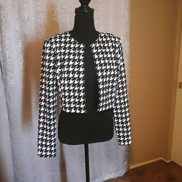 Versona Jackets & Blazers - FREE WHEN BUNDLED Versona accessories cropped houndstooth jacket size S